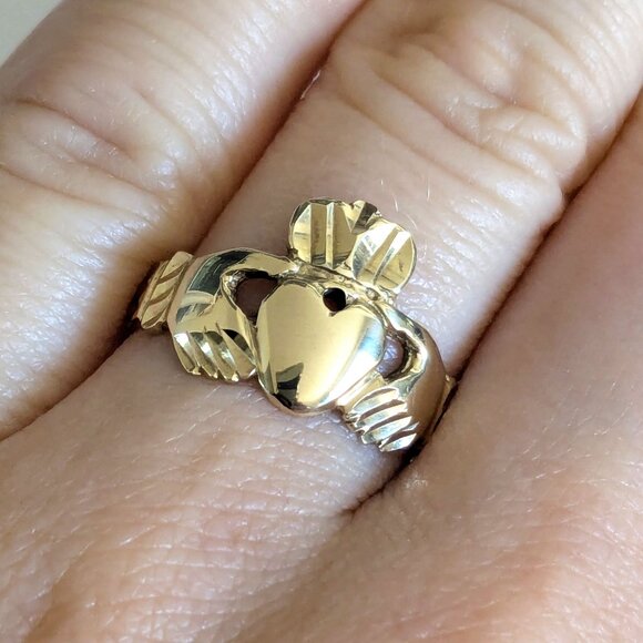 Vintage Solid 10K Gold Claddagh Ring - Picture 1 of 6